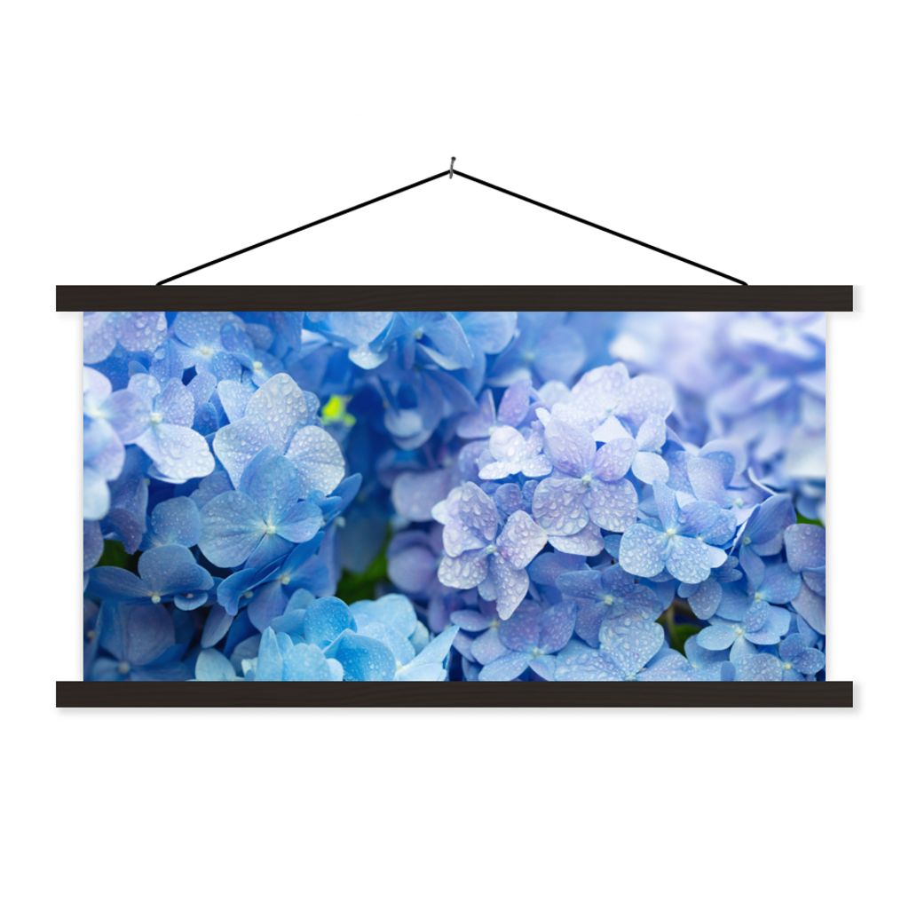 MuchoWow Textilposter Hortensie - Wassertropfen - Floral - Botanisch - Blau 90x45 cm mit schwarzem Rahmen - Klemmleisten