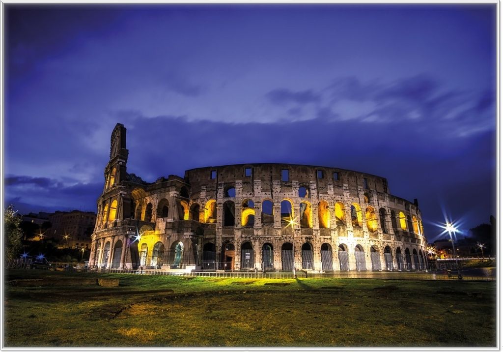 Wallario Wandbild Italien bei Nacht - Kollosseum in Rom, beleuchtet am Abend, Größe: 70,30 x 100,30 cm, Poster mit weißem Kunststoffrahmen
