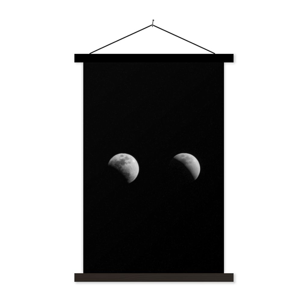 MuchoWow Textilposter Schwarz - Weiß - Mond - Mondphase - Weltraum 120x180 cm mit schwarzem Rahmen - Fotos