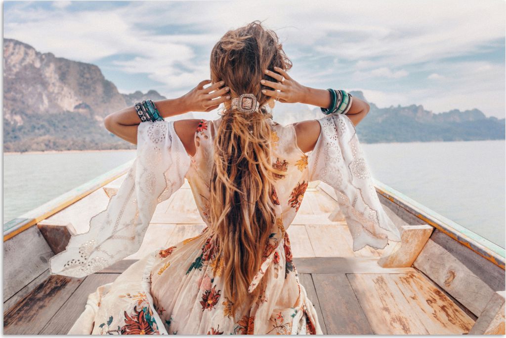 MuchoWow Poster Frau - Boot - Norwegen - Weiß - Wasser - Bergen 60x40 cm - Schlafzimmerdekoration