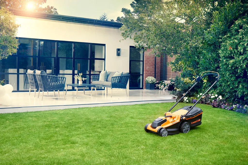 Tondeuse à gazon sans fil LawnMaster CLMF2437G 24V avec 2 batteries 4Ah - 12