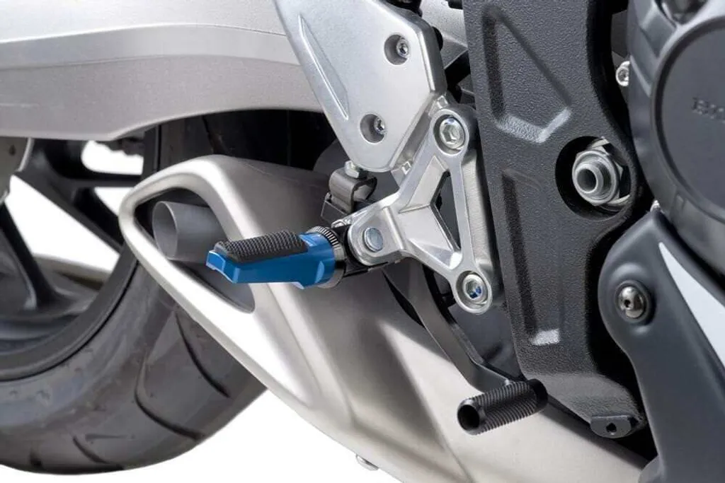 Repose-pieds PUIG 7318A bleu pour SUZUKI GSX-R750 - Fini les pieds qui glissent