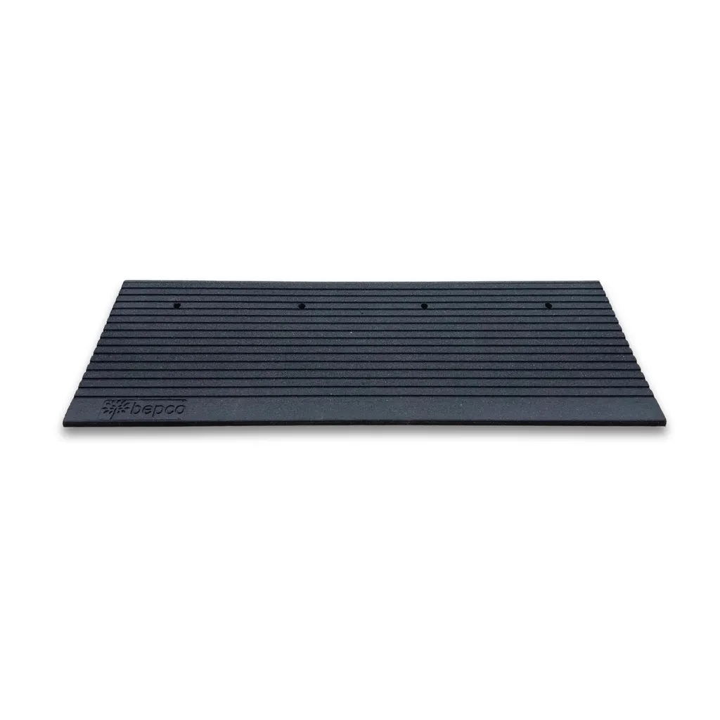 Rampa per Cordolo Bepco Premium 10cm: Gomma Alta Resistenza con Fissaggi