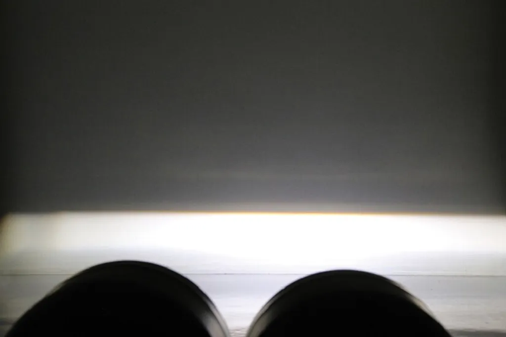 Améliorer éclairage moto avec le projecteur LED HIGHSIDER TWIN noir