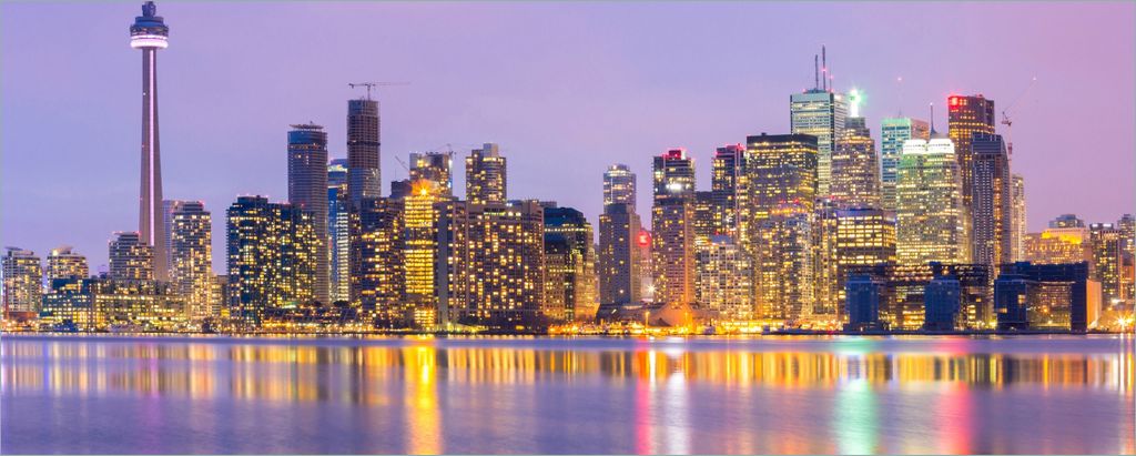 Wallario selbstklebendes Poster - Toronto Skyline - Kanada am Abend, Größe: 80 x 200 cm