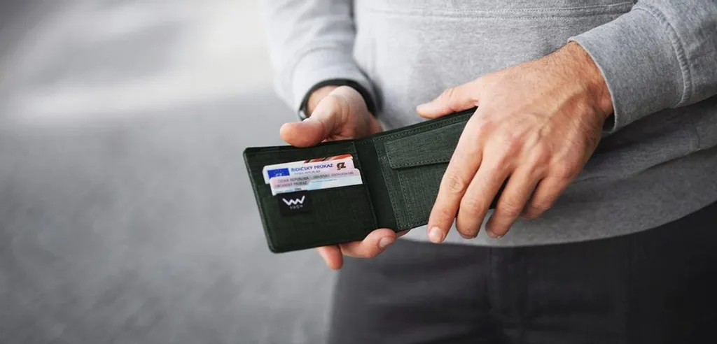 Portefeuille Vuch Force vert foncé résistant avec rangements multiples - 9