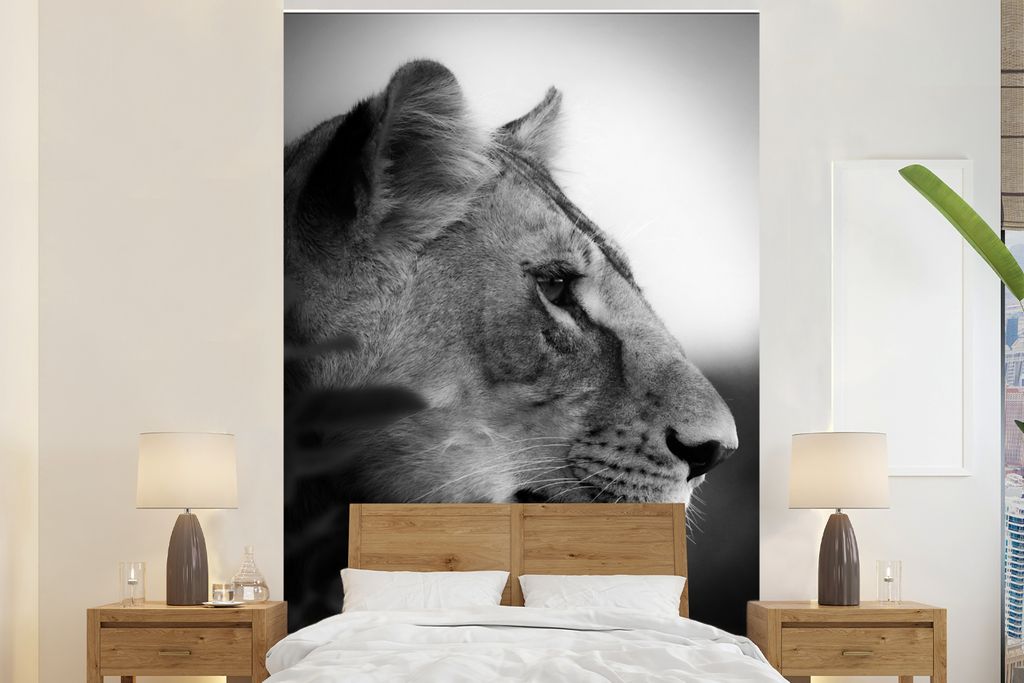 MuchoWow Fototapete für Wohnzimmer oder Schlafzimmer Wandtapete Vinyl Motivtapete Porträt eines Tigers im Dschungel - schwarz und weiß - 200x3...
