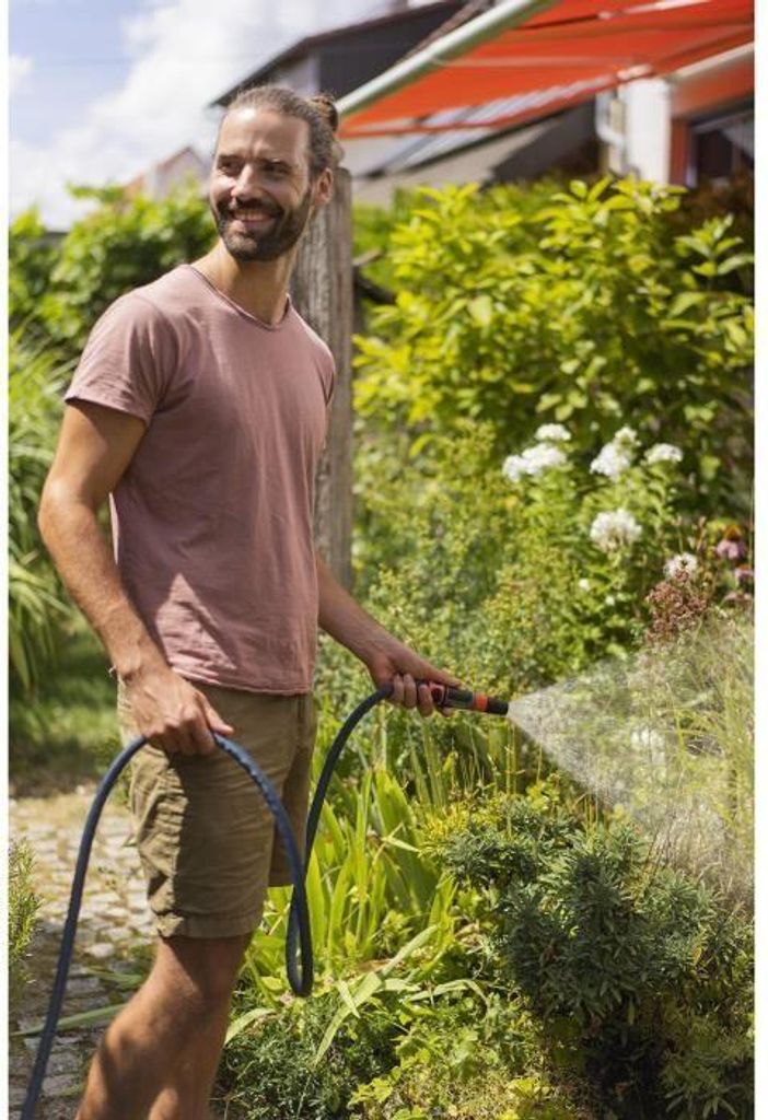 Gartenschlauch Liano Xtreme, 30m, 35 bar, Ø int. 13 mm, Inkl. Original Gardena System Anschlussgarnitur und Reinigungsspritze 18300