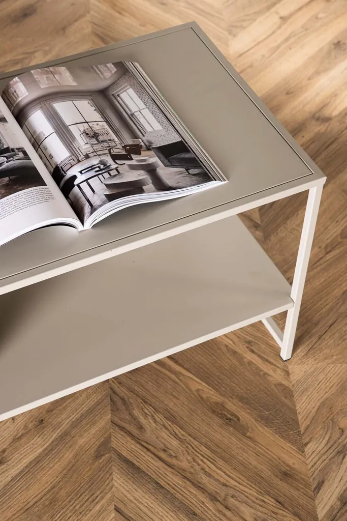 Table d'appoint beige Staal pour salon, petit meuble d'appoint chic