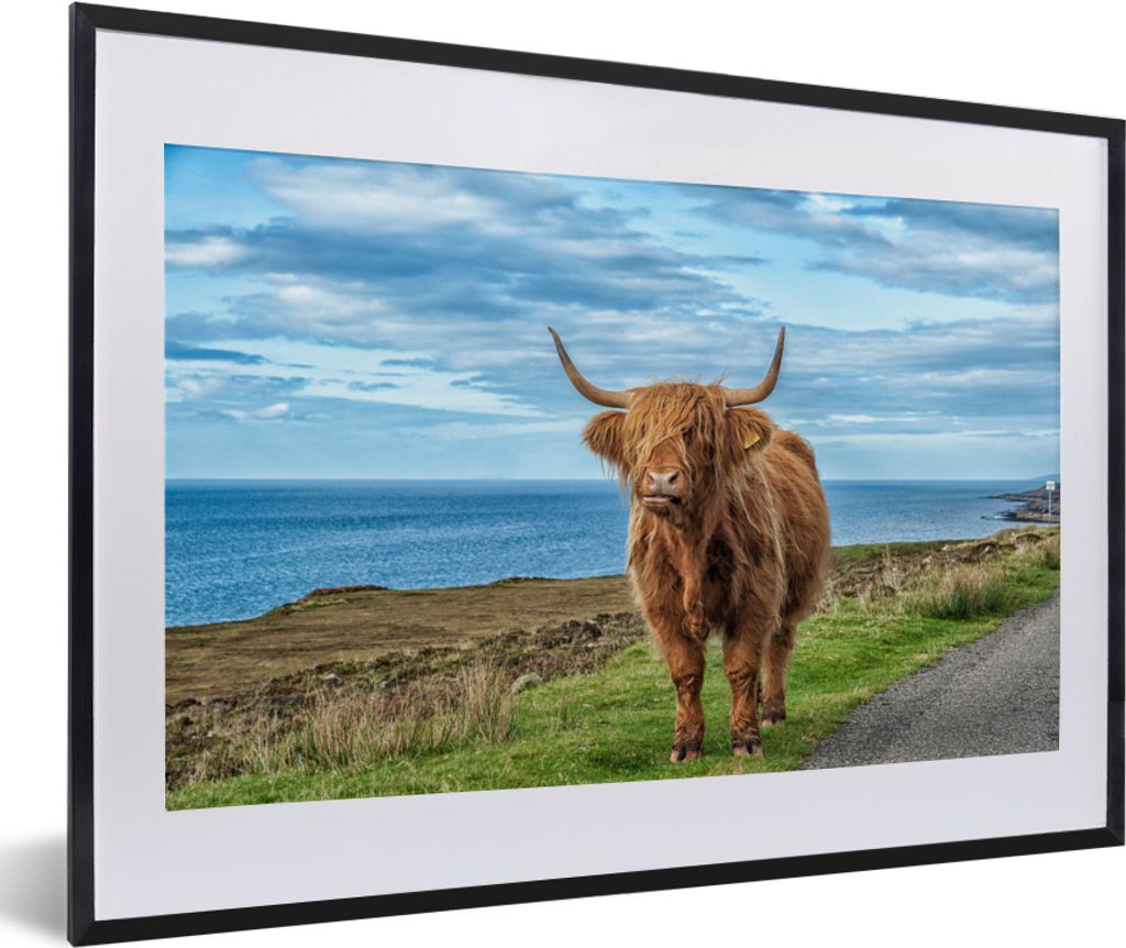 MuchoWow MuchoWow Gerahmtes Poster Schottische Hochlandrind - Wolken - Landschaft 60x40 cm - Poster mit zchwarzem Bilderrahmen - Schlafzimmer -...