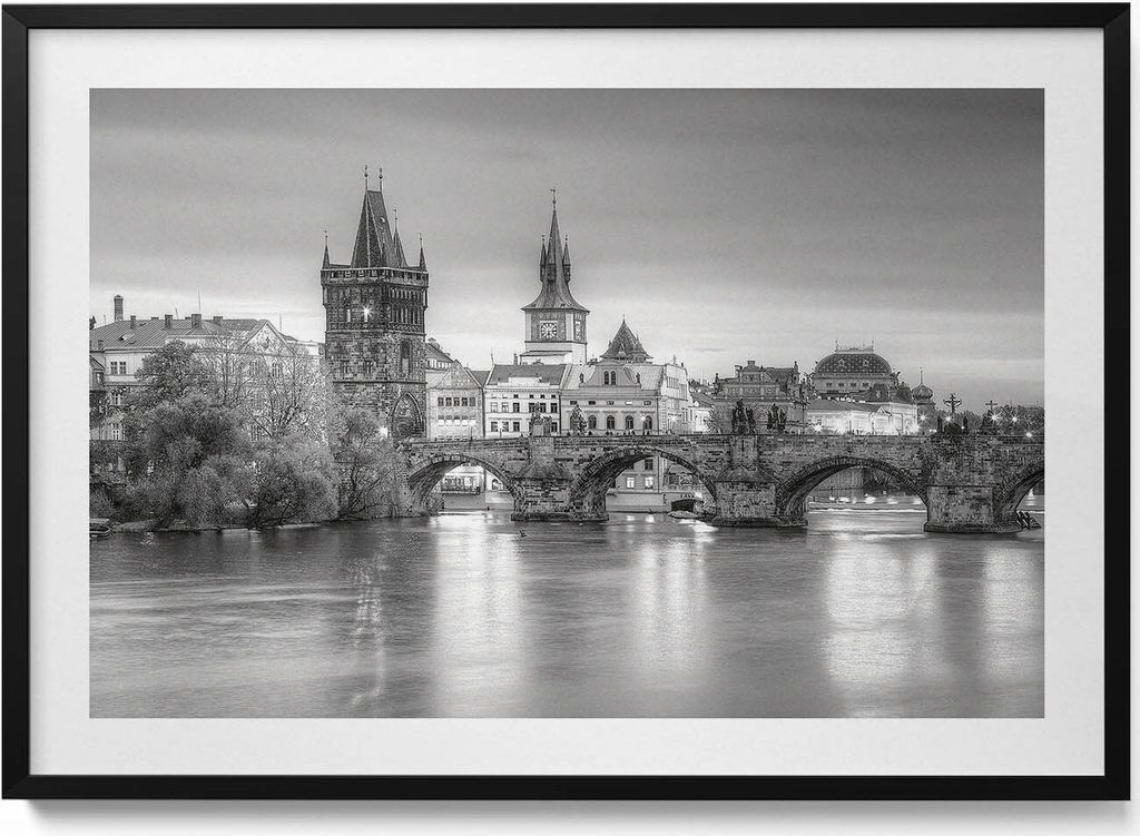 Blick auf die Karlsbrücke Prag– Wandbild mit Rahmen – Gerahmtes Bild – Wanddekoration – 100x70 cm – Schwarz Rahmen