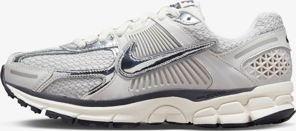Nike Zoom Vomero 5 "Photon Dust Metallic Silver", Größe: 35,5
