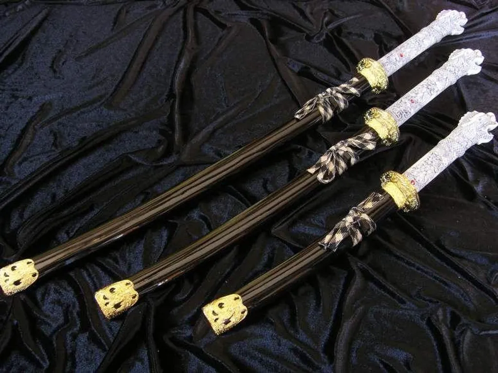 Trio Samouraï de Collection : Katana et Sabres avec Support de Table