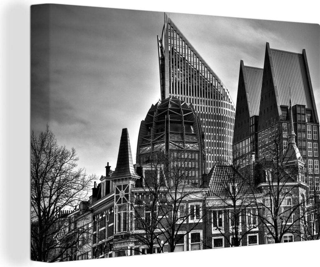 OneMillionCanvasses - Leinwandbilder - 140x90 cm, Regierungsgebäude und Wohnhäuser im Zentrum von Den Haag - schwarz und weiß, Wandbilder Kuns...