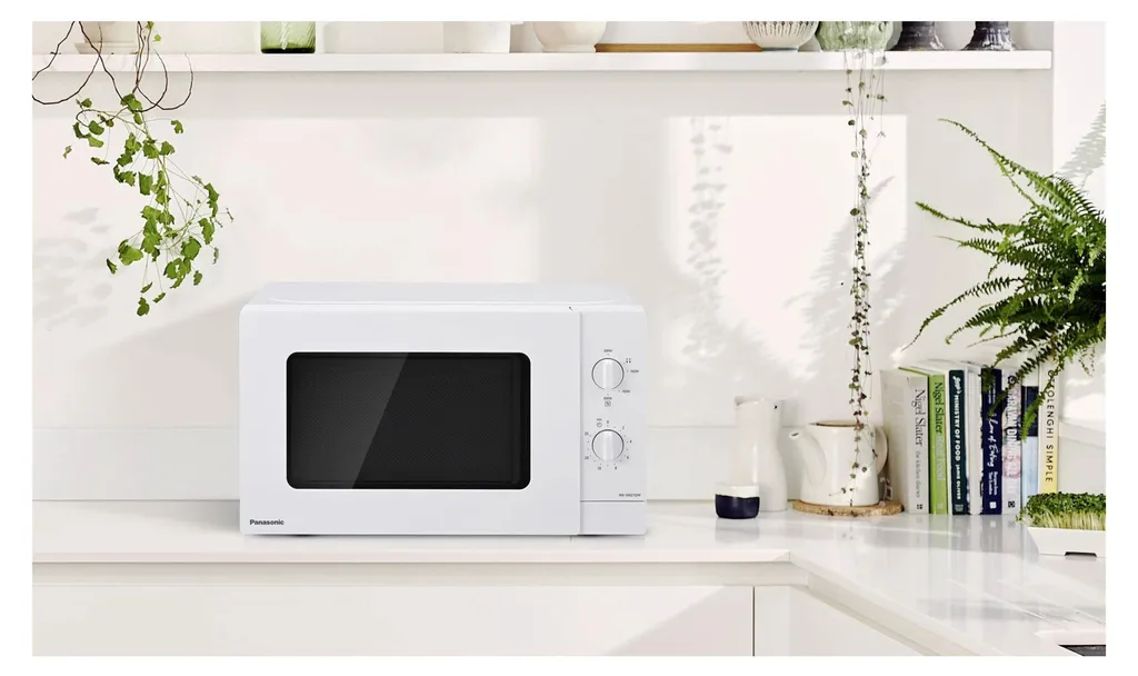 Micro-ondes Panasonic 20L avec Gril : réchauffer et gratiner facilement