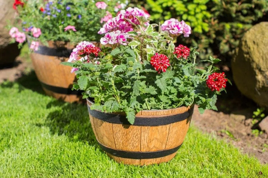 Pot fleurs rond 33 cm imitation bois marron clair : résistant et léger
