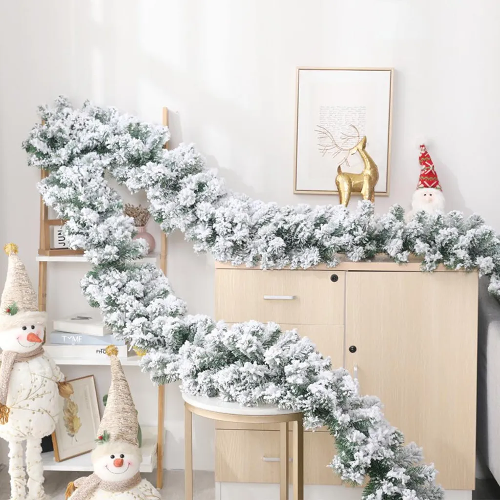 Décoration de Noël : guirlande en cèdre blanc et rotin naturel 270 cm