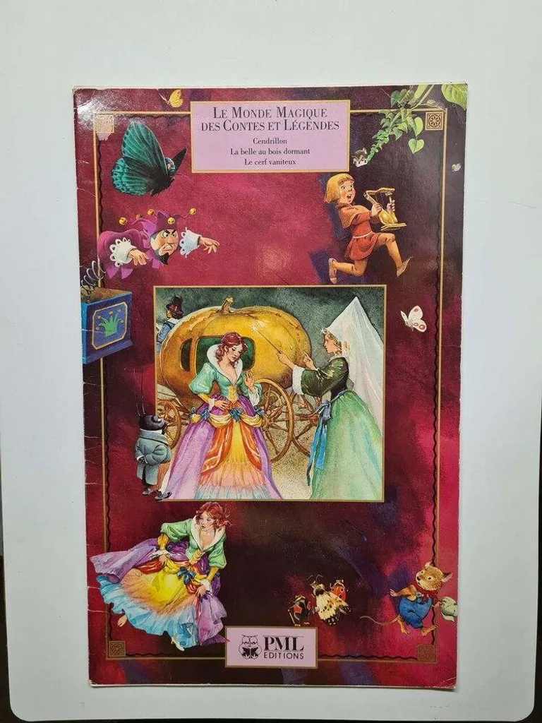 Livre de Contes et Légendes : Cendrillon et La Belle au Bois Dormant