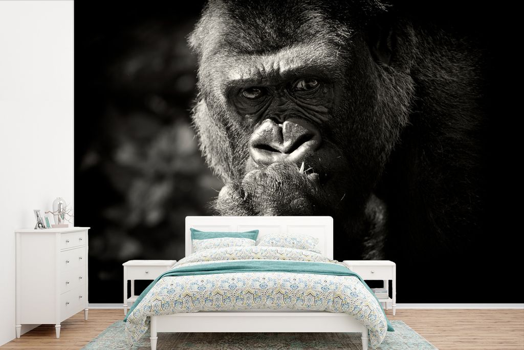 MuchoWow Fototapete für Wohnzimmer oder Schlafzimmer Wandtapete Vinyl Motivtapete Tierprofil Gorilla in schwarz und weiß - 450x300 cm - Gemusterte