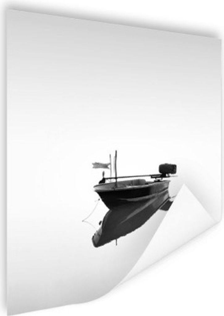 MuchoWow Poster Boot in ruhigem Wasser schwarz und weiß drucken 50x50 cm - Wohnzimmerdekoration