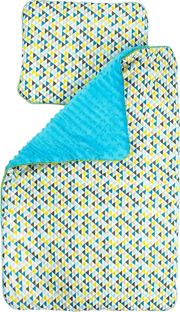 Poussettes triangulaires colorées pour parcours de motricité en crèche