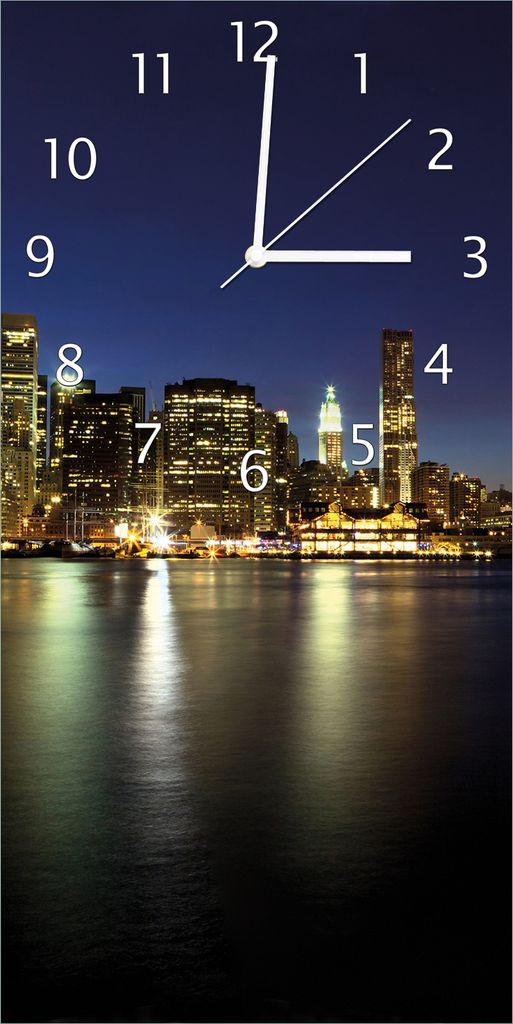 Wallario Design Wanduhr New York Skyline - Brooklyn Bridge und Manhattan am Abend aus Echtglas, Größe 30 x 60 cm