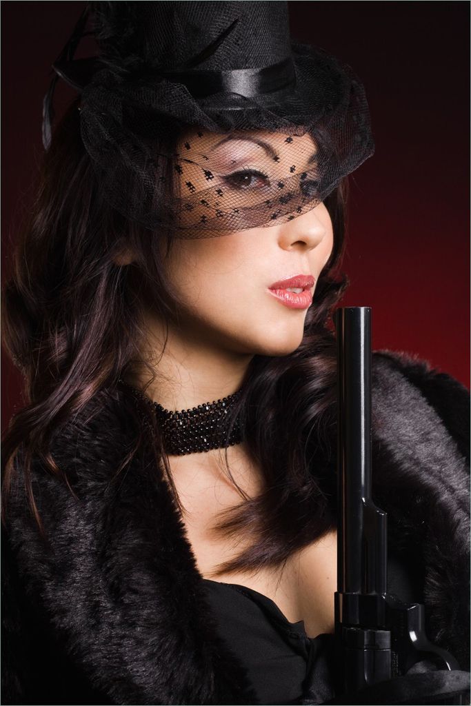 Wallario selbstklebendes Poster - Lady in Black - Sexy Dame mit gefährlichem Charme, Größe: 61 x 91,50 cm