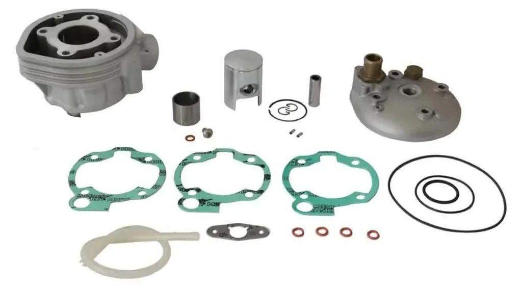 Remplacer cylindre serré Minarelli AM6 avec le kit Athena 50cc Alu