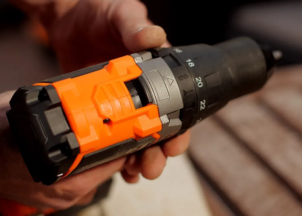 Perceuse-visseuse sans balais 100 Nm NEO TOOLS : finissez vos perçages