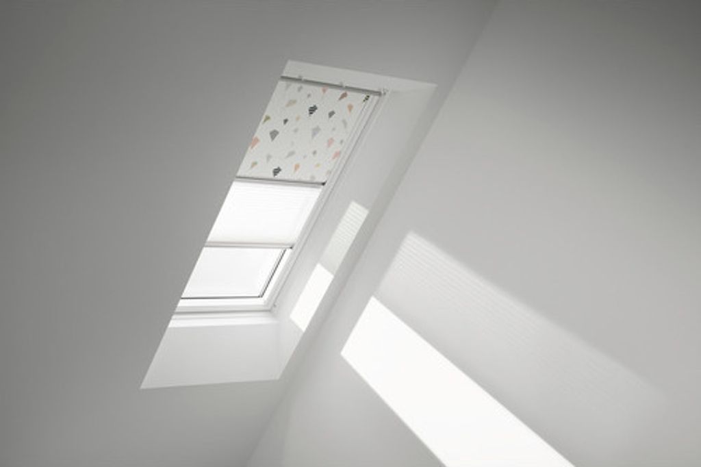 VELUX Vorteils-Set Verdunkelungsrollo Kids Drachen und Faltstore Plissee weiß manuell Rahmen weiß DFD M04 4667SWL