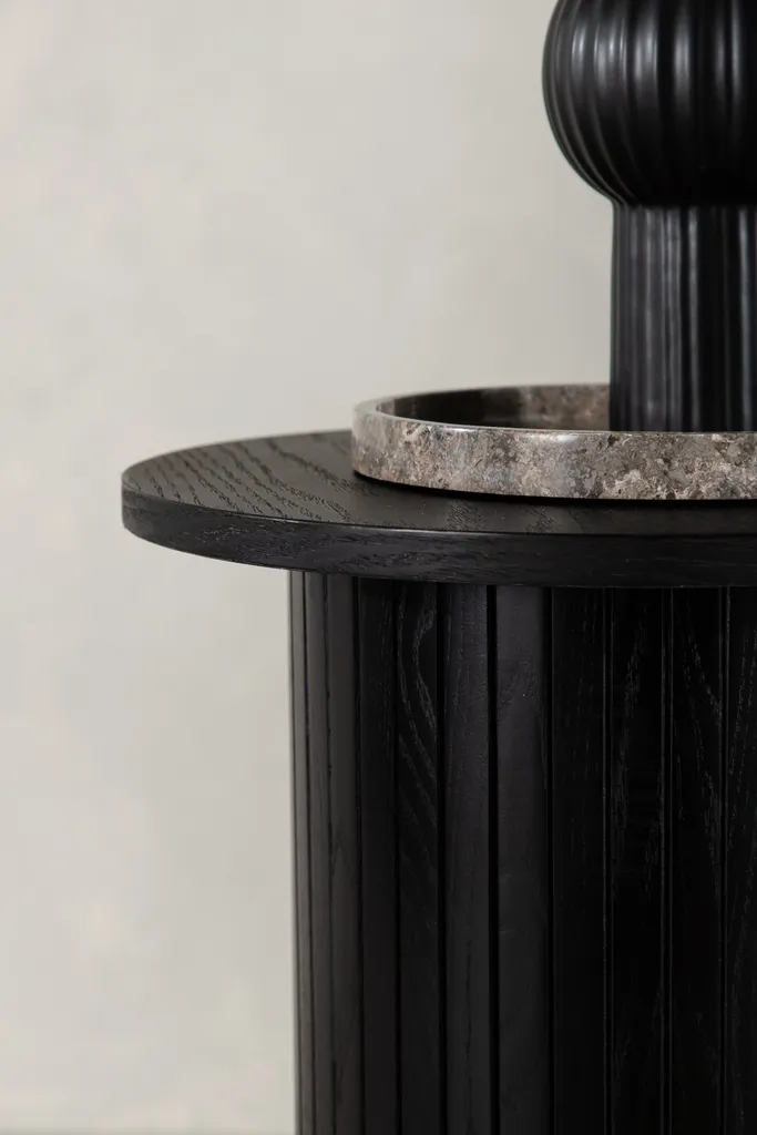 Table d'angle Bianca noire ⌀40cm pour meubler les petits coins