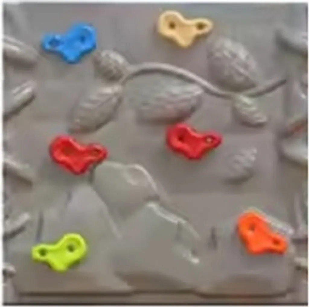 Mur d'escalade gris plastique avec surface antidérapante et durable