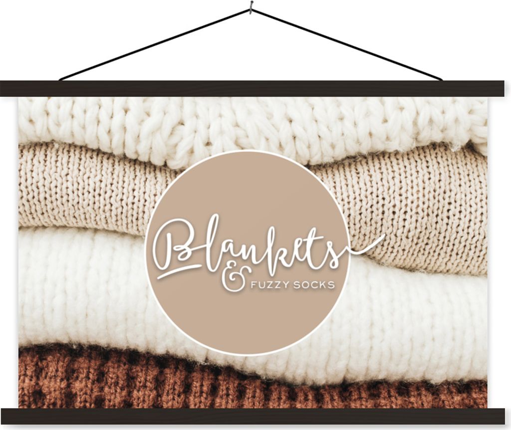 MuchoWow Textilposter Sprichwörter - 'Decken und kuschelige Socken' - Zitate 150x100 cm mit schwarzem Rahmen - Schlafzimmer