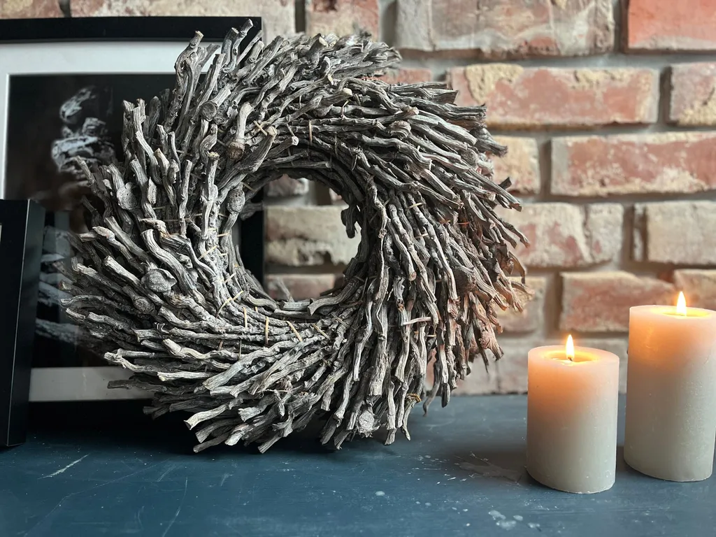 Couronne murale grise et blanche 40cm style rustique pour intérieur