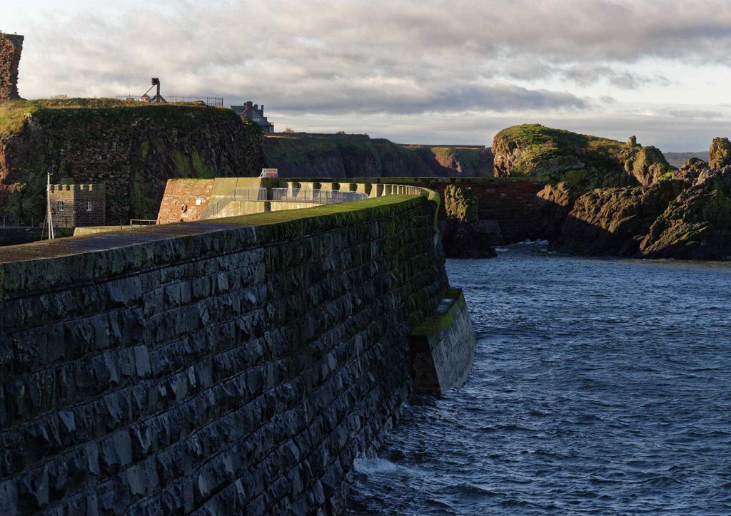 hansepuzzle 32442 - Hafenmauer Puzzle, 260 Teile, Reisen, 41,0 x 28,0cm mit hochwertiger Aufbewahrung, Kartonbox und wiederverschließbarem Beutel