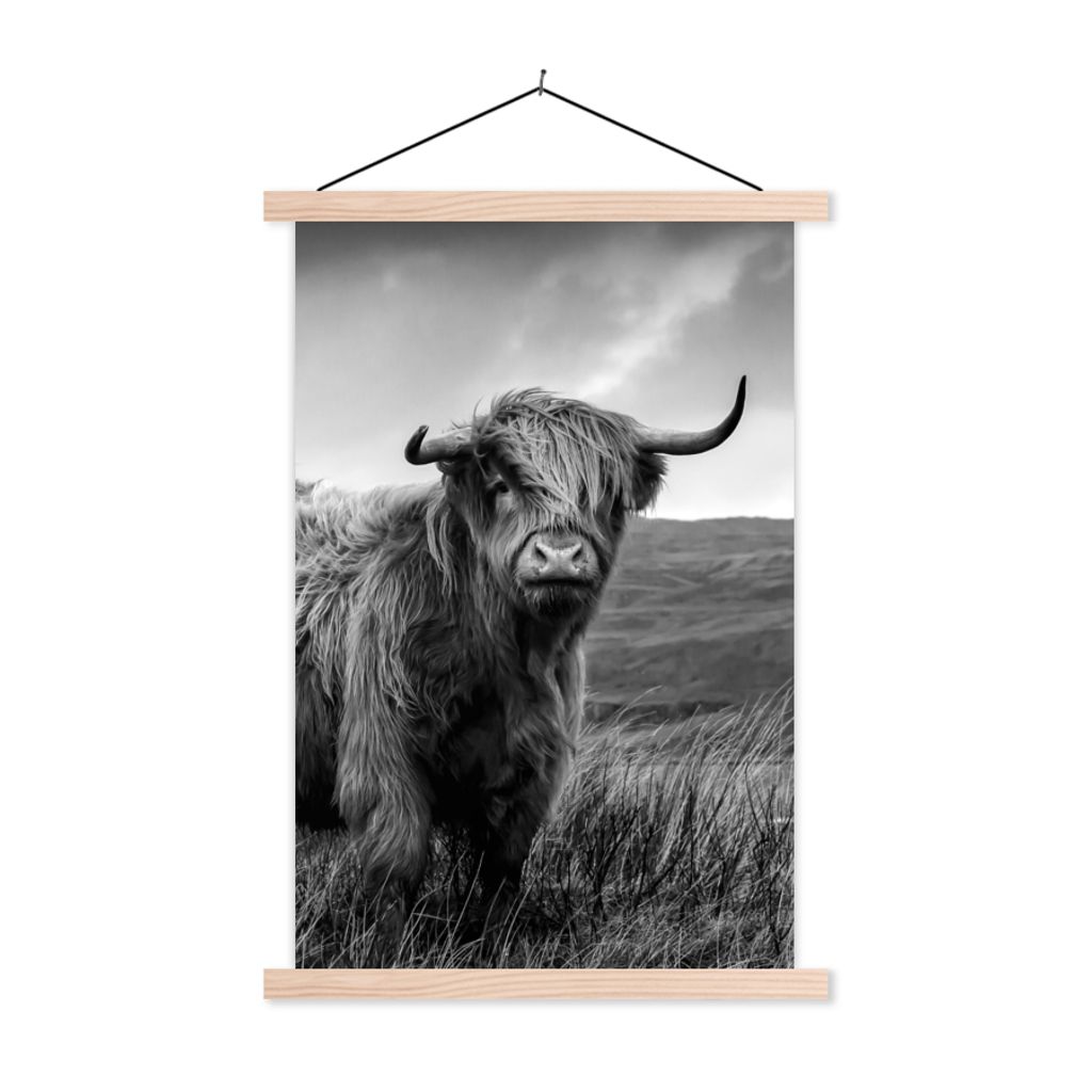 MuchoWow Textilposter Schottischer Highlander - Berg - Wasser - Natur - Kuh 60x90 cm mit holzfarbenen Rahmen - Textil