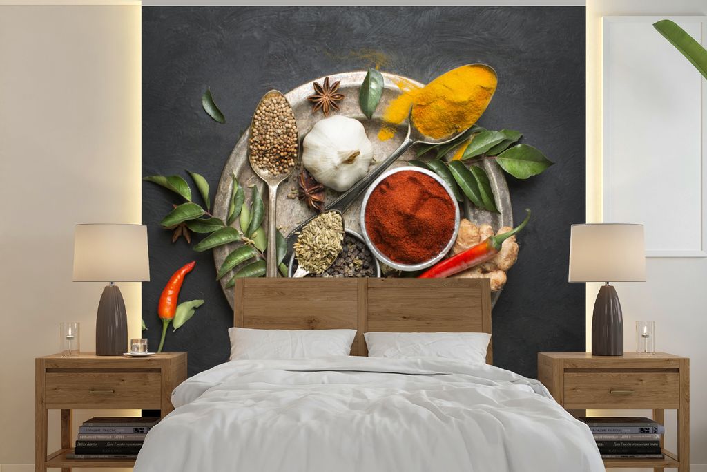 MuchoWow Fototapete für Wohnzimmer oder Schlafzimmer Wandtapete Vinyl Motivtapete Gewürze - Teller - Pfeffer - Schwarz - Löffel - Silber - 350...