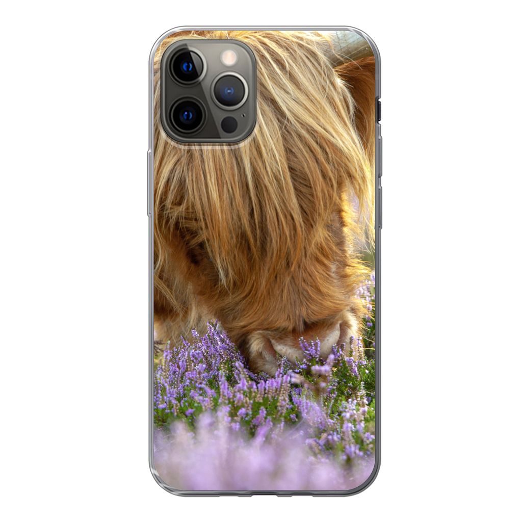 MuchoWow Handyhülle Schutzhülle Hülle für iPhone 12 Pro Schottische Highlander - Gras - Heidekraut - Tiere Silikon Softcase Handy Hülle - Ab...