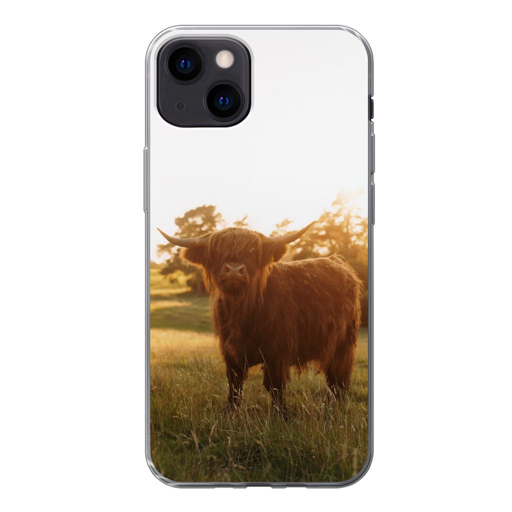 MuchoWow Handyhülle Schutzhülle Hülle für iPhone 13 Schottischer Hochländer - Gras - Sonne Silikon Softcase Handy Hülle - Karteninhaber