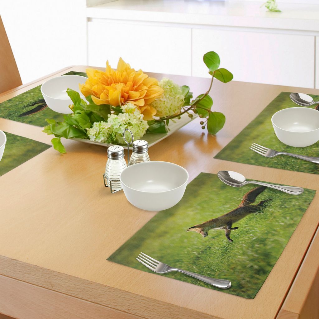 ABAKUHAUS Fuchs Platzmatten, Roter Fox-Springen, das in neues grünes Gras-Tagesflinkes kluges wildes Hunde läuft, Tiscjdeco aus Farbfesten Stoff ...