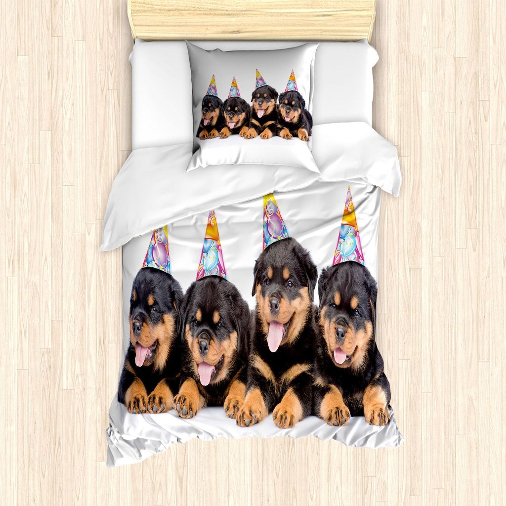 ABAKUHAUS Geburtstag Bettbezug Set, Rottweiler Welpen mit Party Cone Hüte Cute Welpen Hunde Kunstdruck, 135 x 200 cm + 80 x 80 cm, Marigold und Sc...