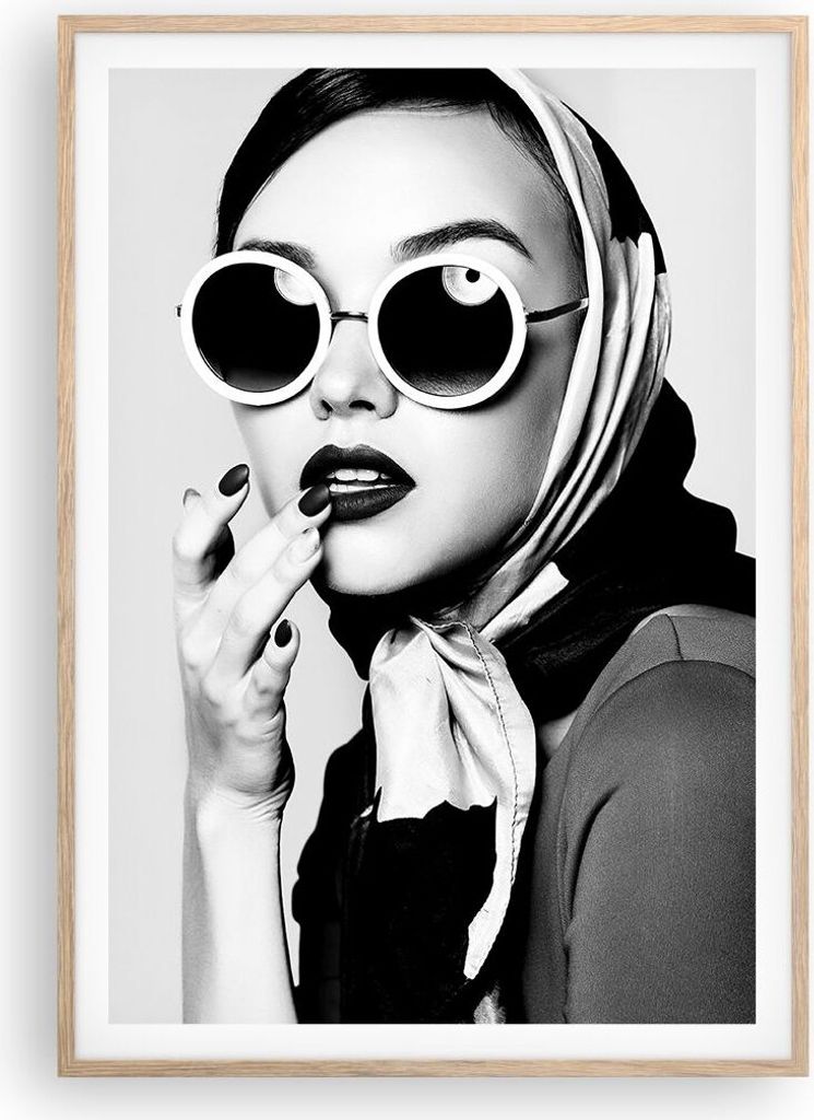 Gerahmtes Poster - Rahmen in heller Eiche - Frau Brille Jahrgang - 70x100 cm - Wand Bild - Wanddeko - Wandbilder - Kunstposter - Wandposter - Bilde...