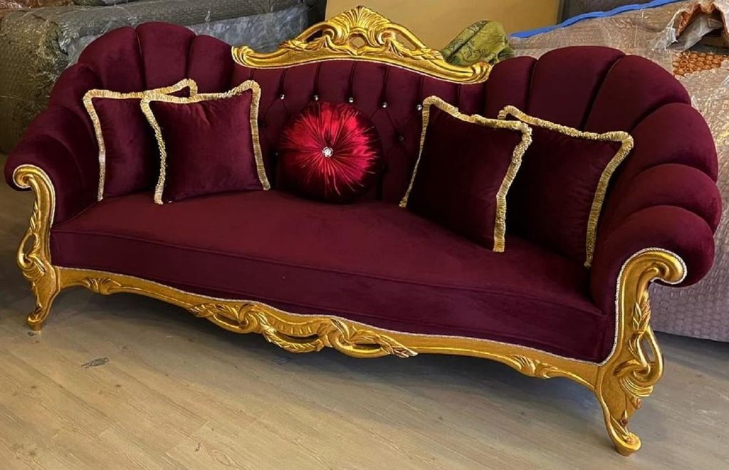 Casa Padrino Luxus Barock Sofa Bordeauxrot / Gold - Prunkvolles Wohnzimmer Sofa mit Glitzersteinen - Barock Möbel - Luxus Wohnzimmer Möbel im Bar...
