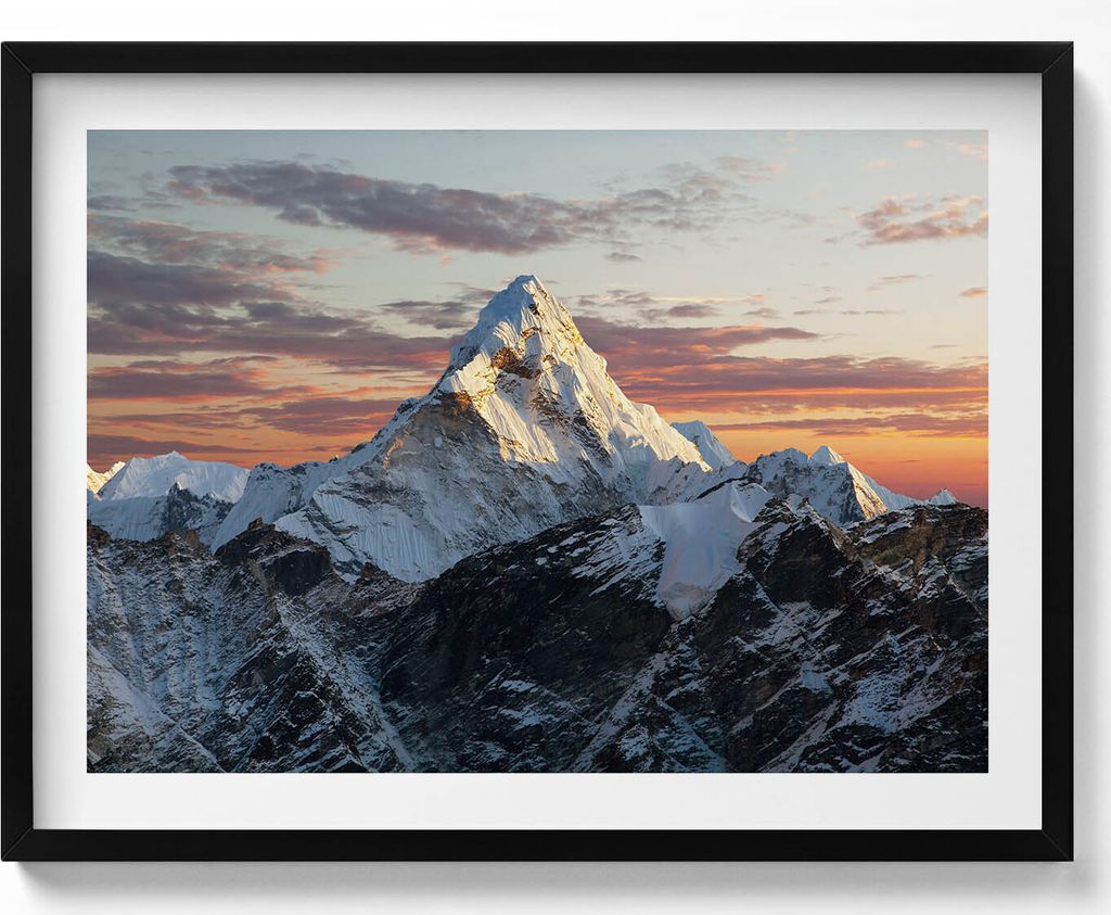 Verschneiter Berggipfel– Wandbild mit Rahmen – Gerahmtes Bild – Wanddekoration – 80x60 cm – Schwarz Rahmen