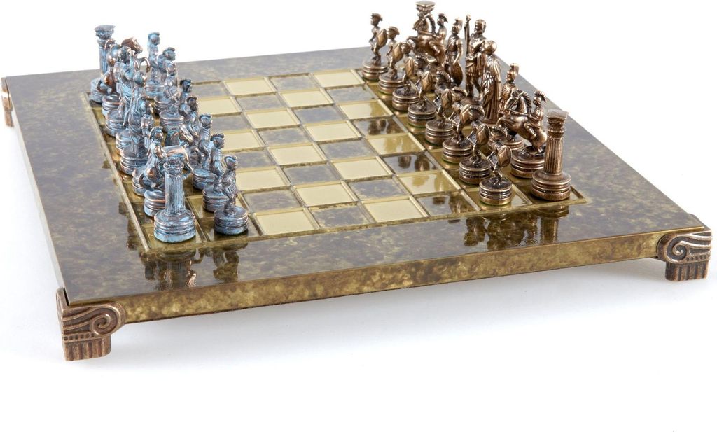 Schach der Antike – braune Armee auf bronzefarbenem Spielfeld