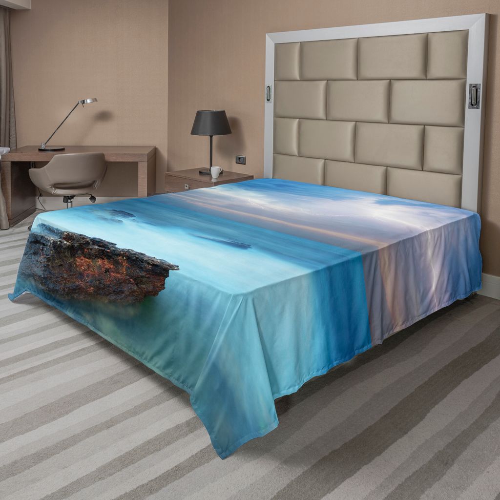 ABAKUHAUS Natur Bettlaken, Tropic Sea Felsen Und Sturm Flash In Der Luft Ruhige Aber Gefährliche Epische Landschaft, weiches bequemes oberes Bettl...