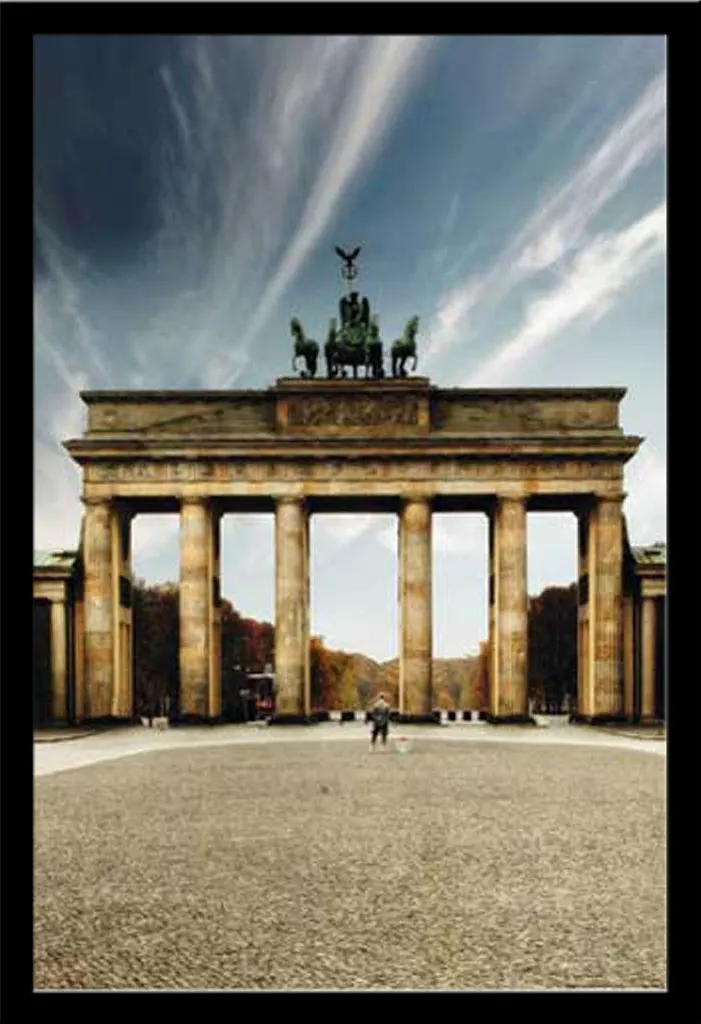 Poster Berlin prêt à suspendre avec cadre MDF noir et vitre de sécurité