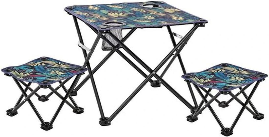 Faltbare Campingtafel mit zwei Klappstühlen für Outdoor-Aktivitäten