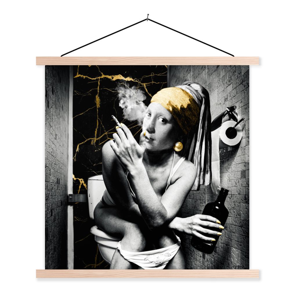 MuchoWow Textilposter Marmoroptik - Mädchen mit Perlenohrring - Zigaretten - Toilette - Gold - Kunst - Alte Meister 60x60 cm mit holzfarbenen Ra...