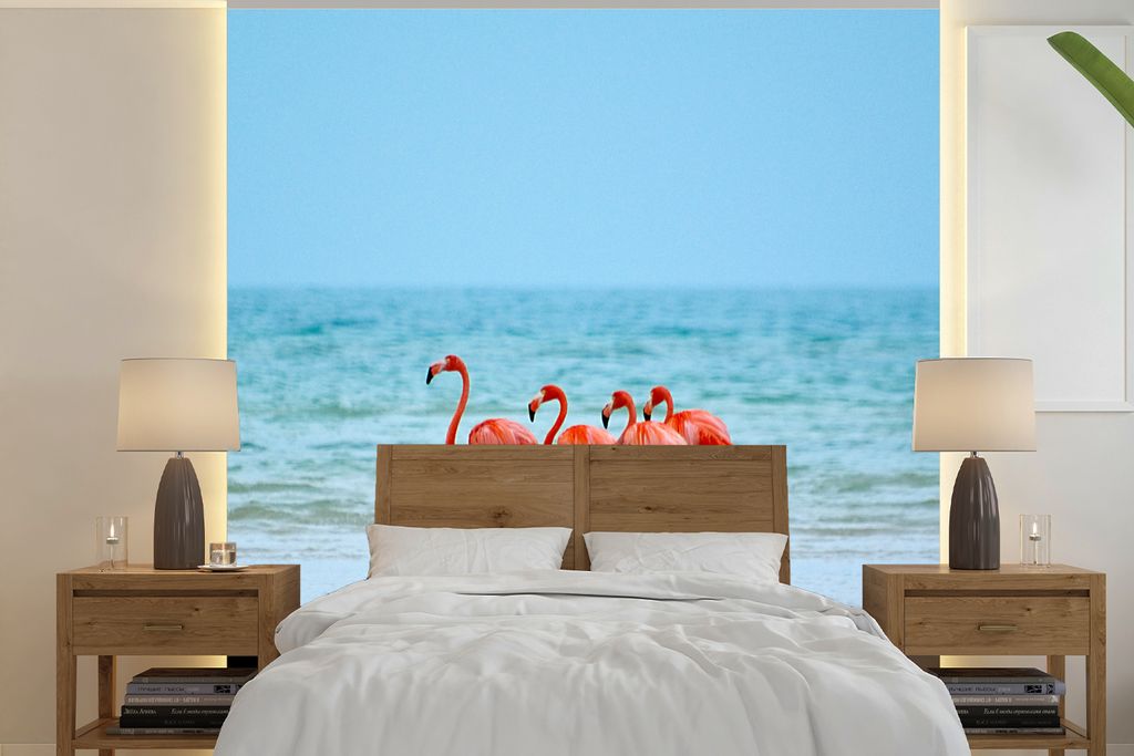 MuchoWow Fototapete für Wohnzimmer oder Schlafzimmer Wandtapete Vinyl Motivtapete Vier Flamingos stehen am Strand - 240x240 cm - Schlafzimmer-Ta...